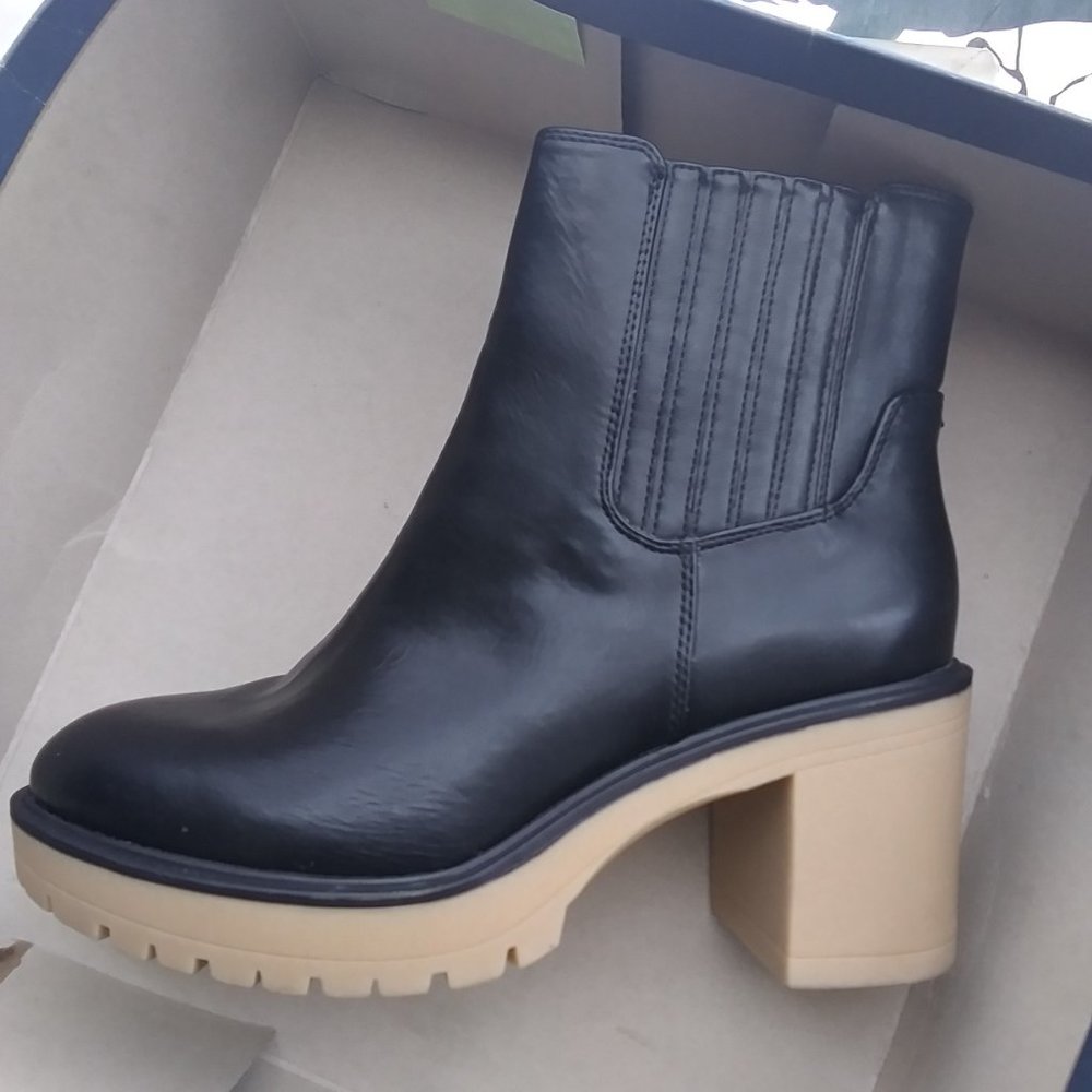 Universal Threads black boots - Picture 2 of 5